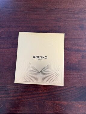 Knesko Gold Case 2 face masks-1 eye mask
